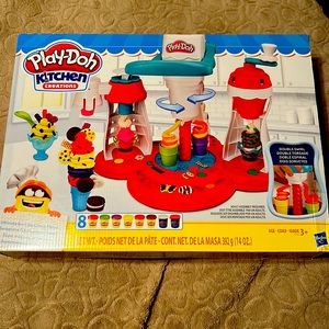 Play-Doh modeling compound. Kitchen creations